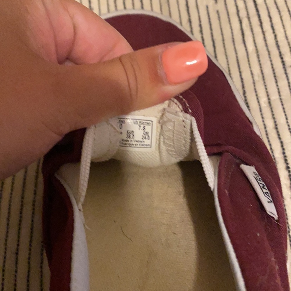 Maroon vans - Picture 4 of 5